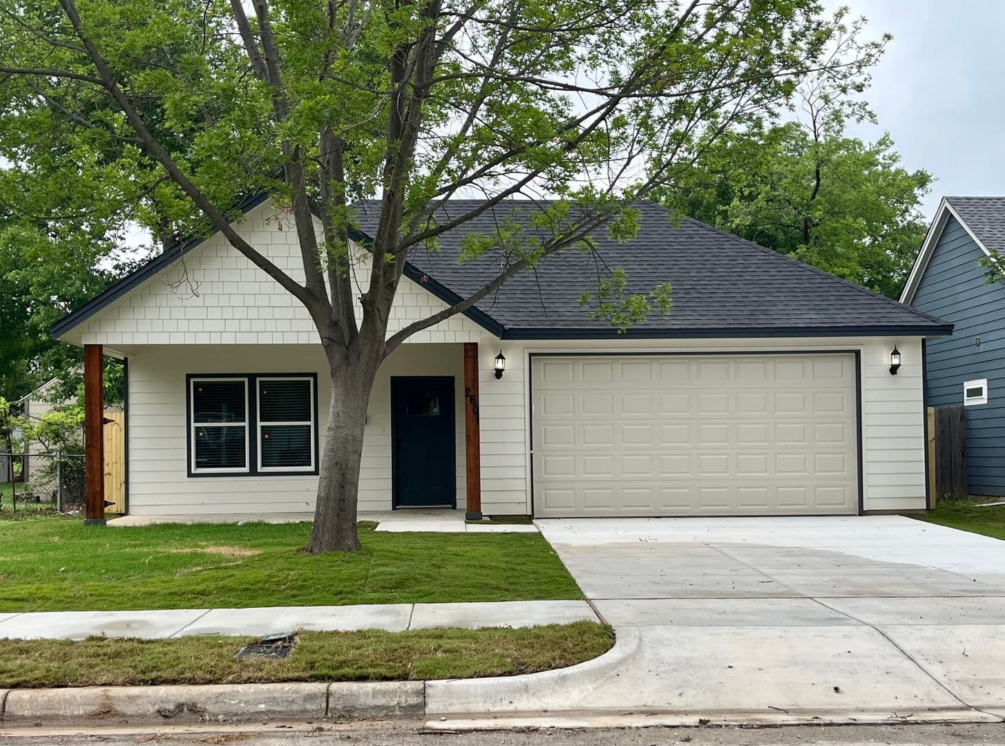Fort Worth House: 2601 Mission Street