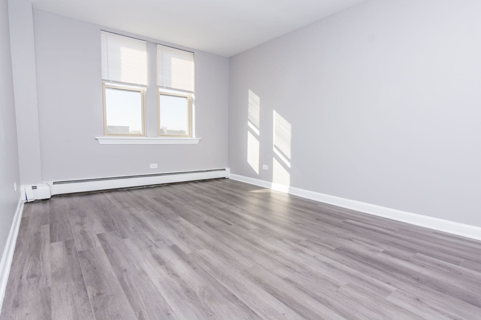 Chicago Apartment: 7147 S Jeffery Blvd