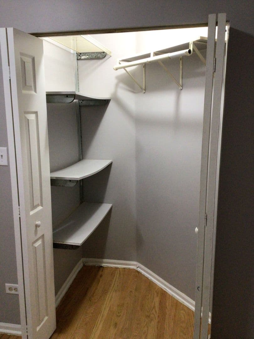 Chicago Apartment: 7020 S Cregier Ave