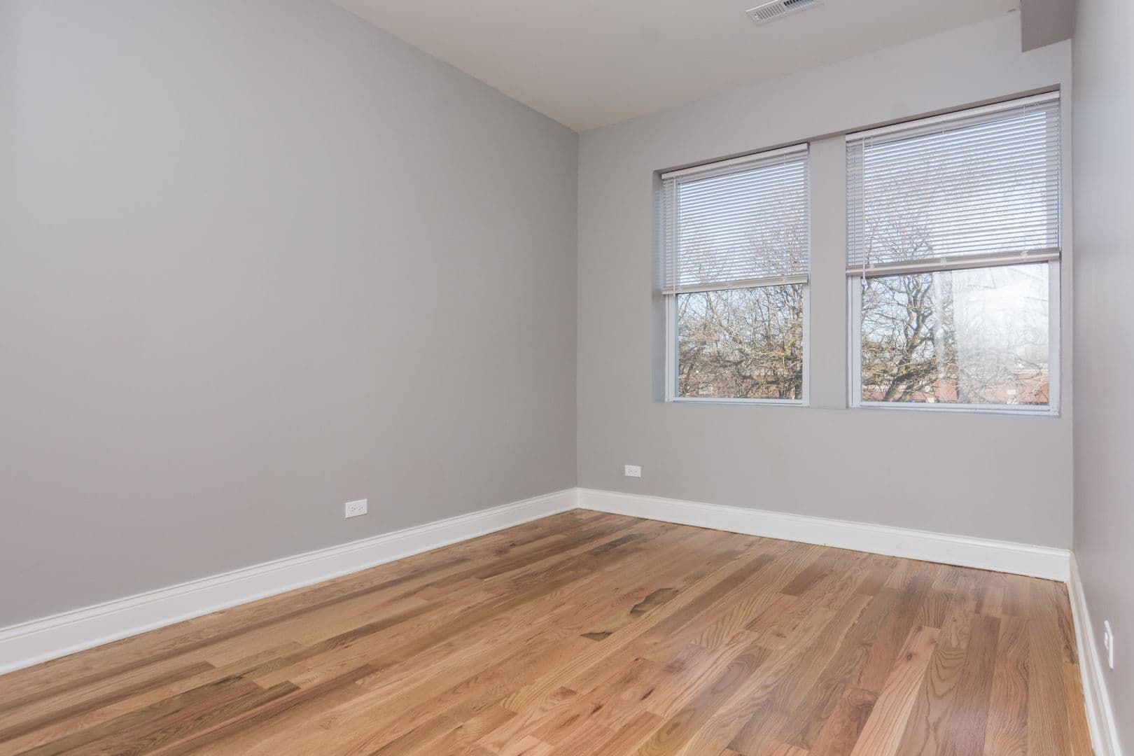 Chicago Apartment: 735 W Garfield Blvd