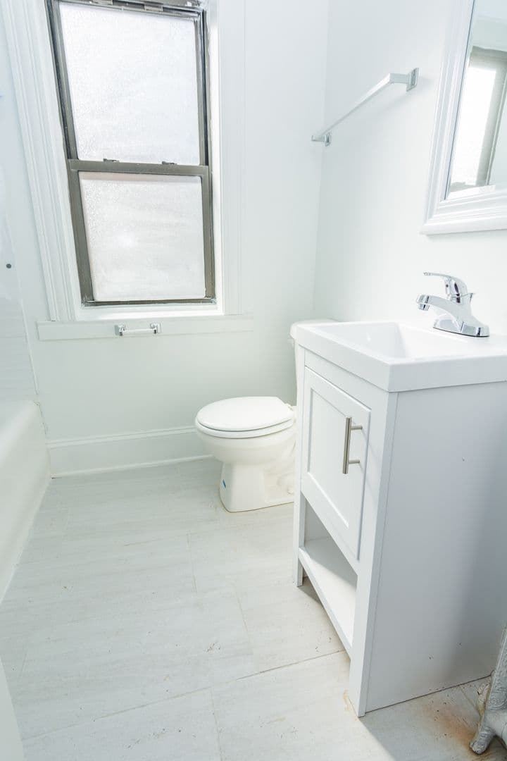 Chicago Apartment: 8209 S Ellis Avenue