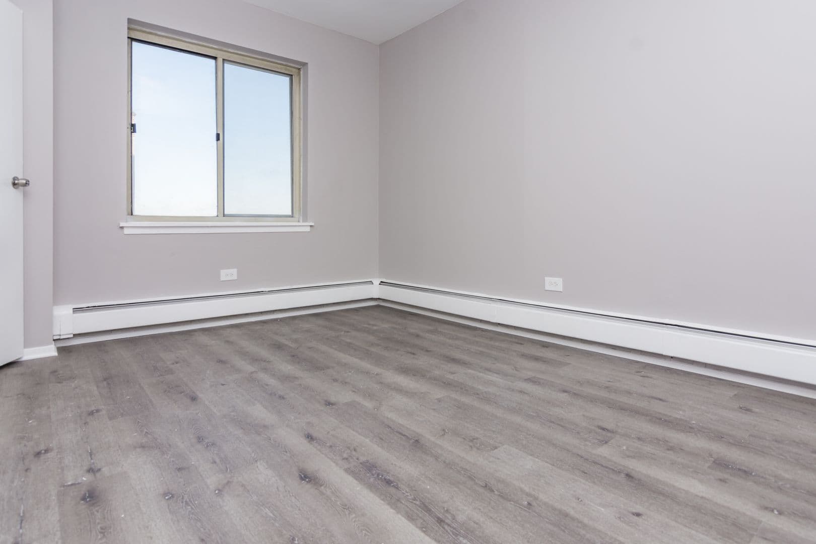 Chicago Apartment: 7144 S Jeffery Blvd