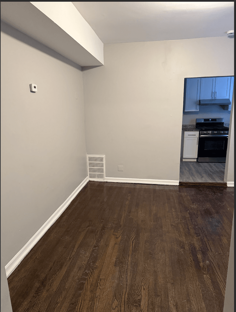 Chicago Apartment: 5030-34 W North Ave