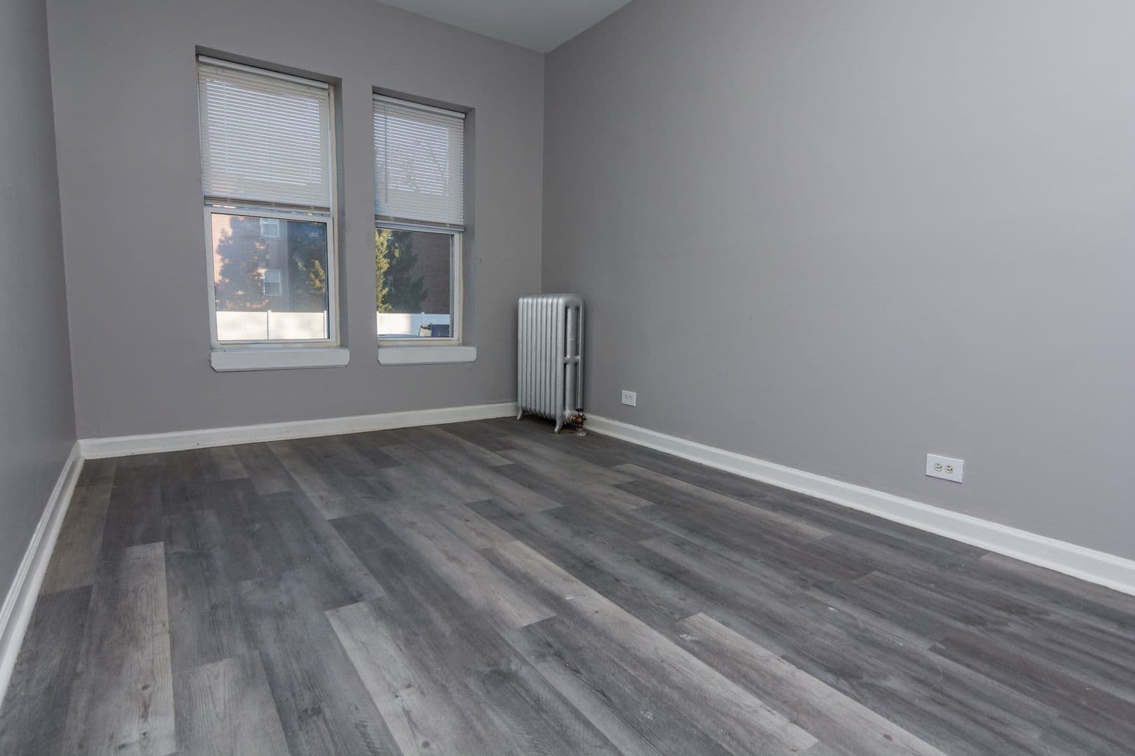 Chicago Apartment: 7436 S Kingston Ave