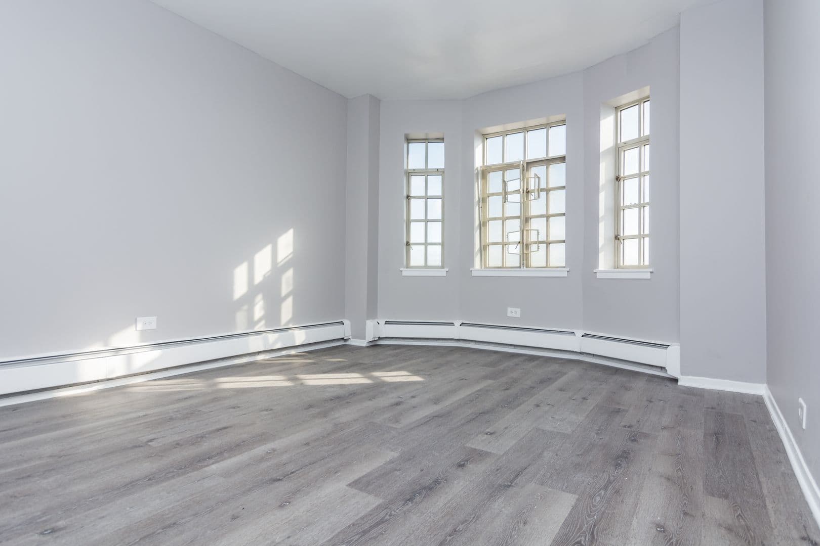 Chicago Apartment: 7144 S Jeffery Blvd