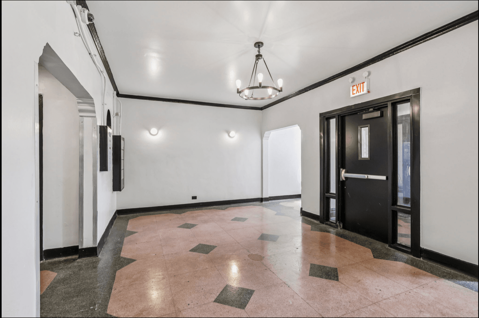 Chicago Apartment: 7144 S Jeffery Blvd