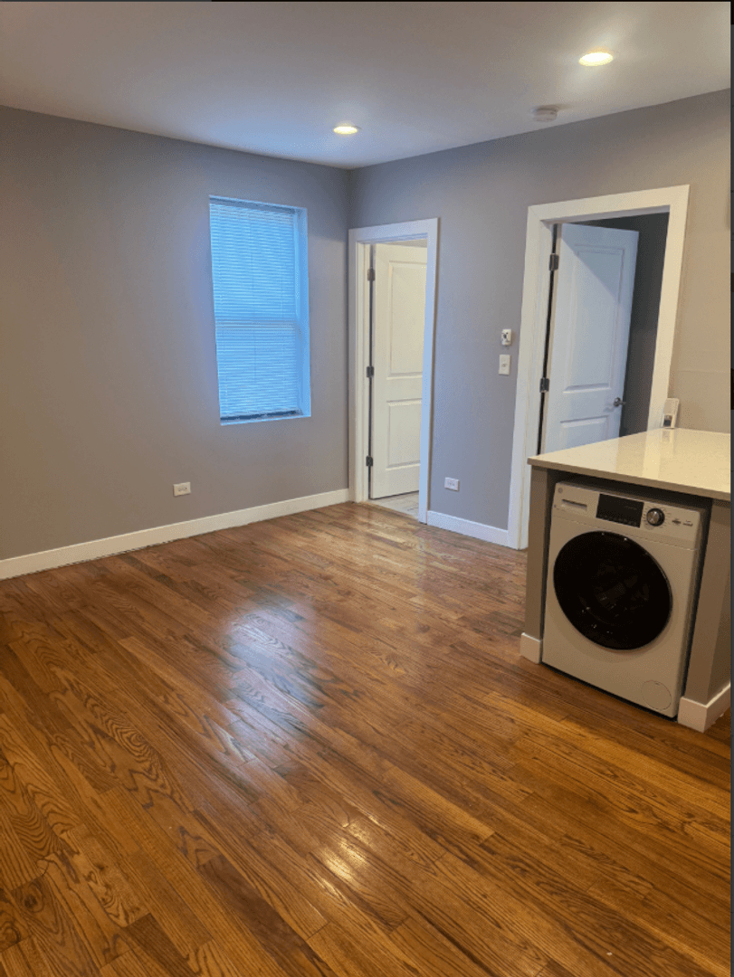 Chicago Apartment: 4625 S. Drexel Blvd.