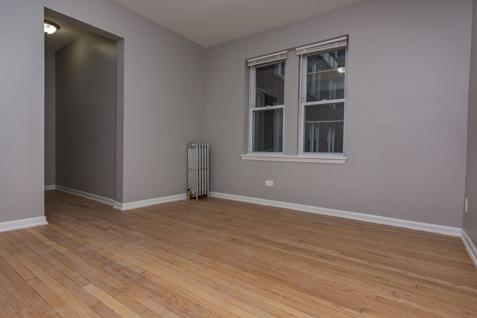 Chicago Apartment: 1131 E 79th Pl