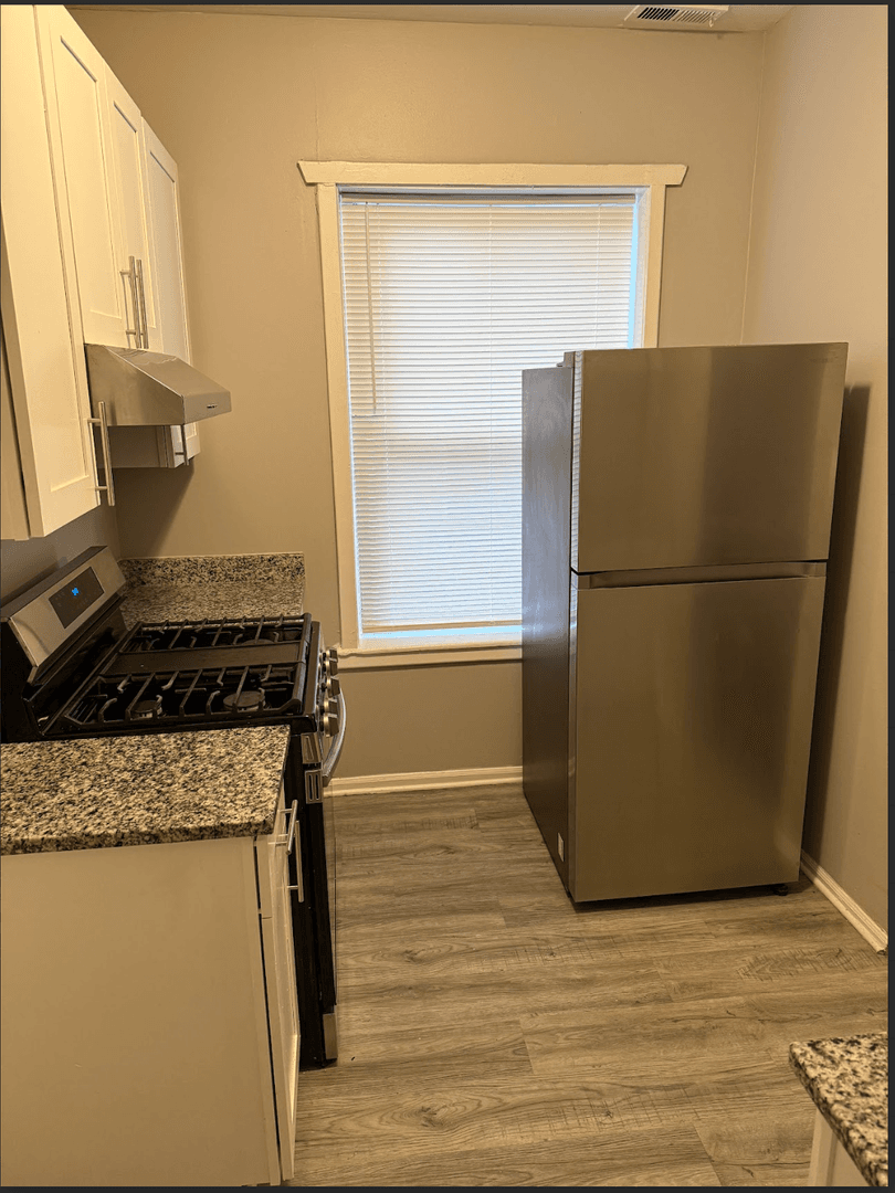 Chicago Apartment: 5030-34 W North Ave