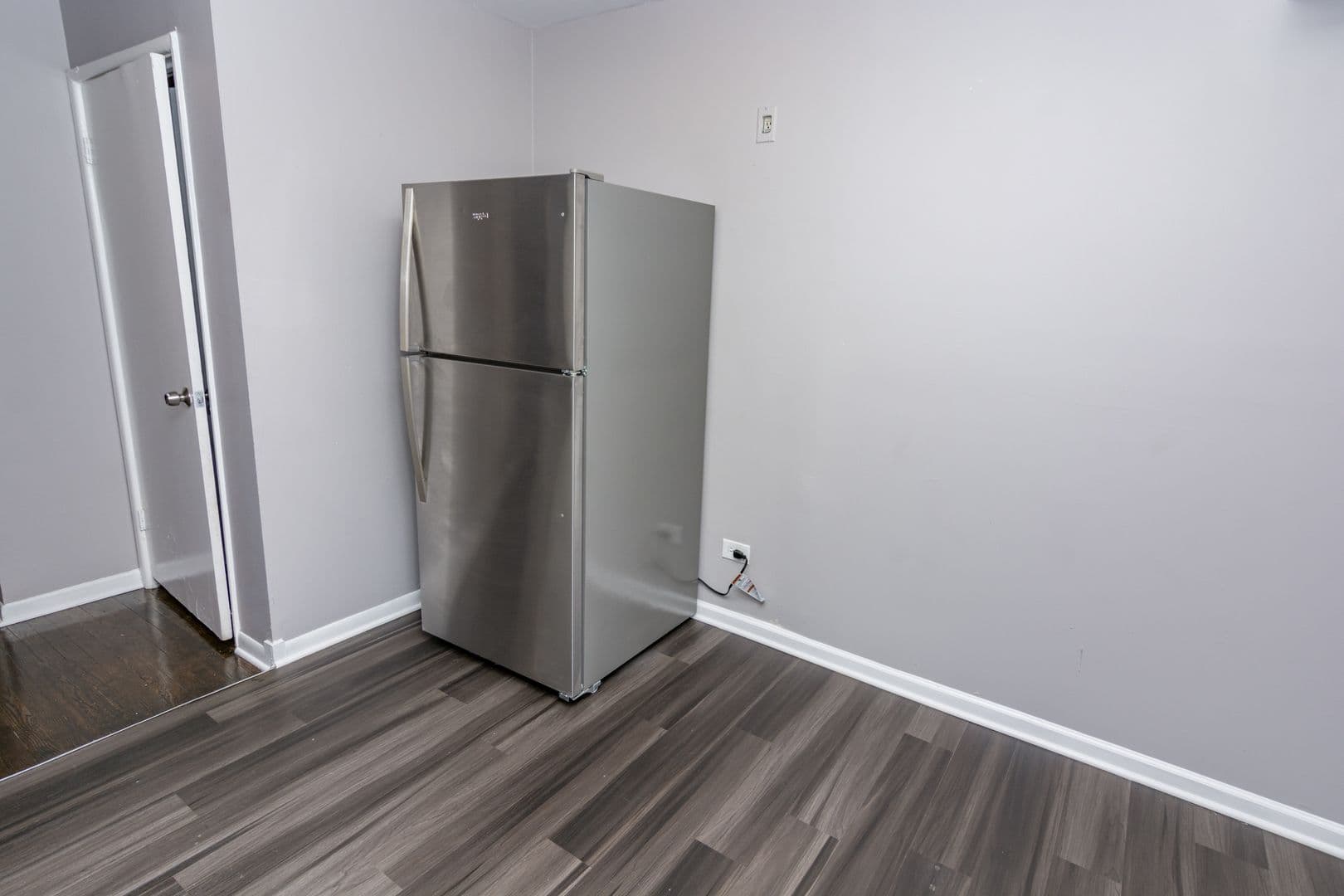 Chicago Apartment: 8223 S Exchange Ave
