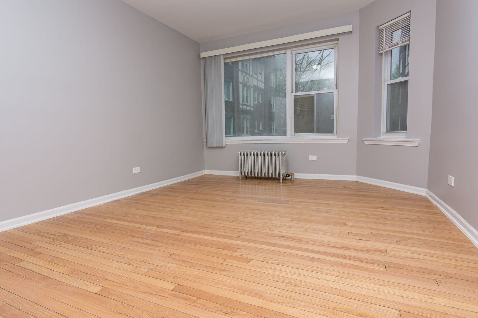 Chicago Apartment: 1131 E 79th Pl