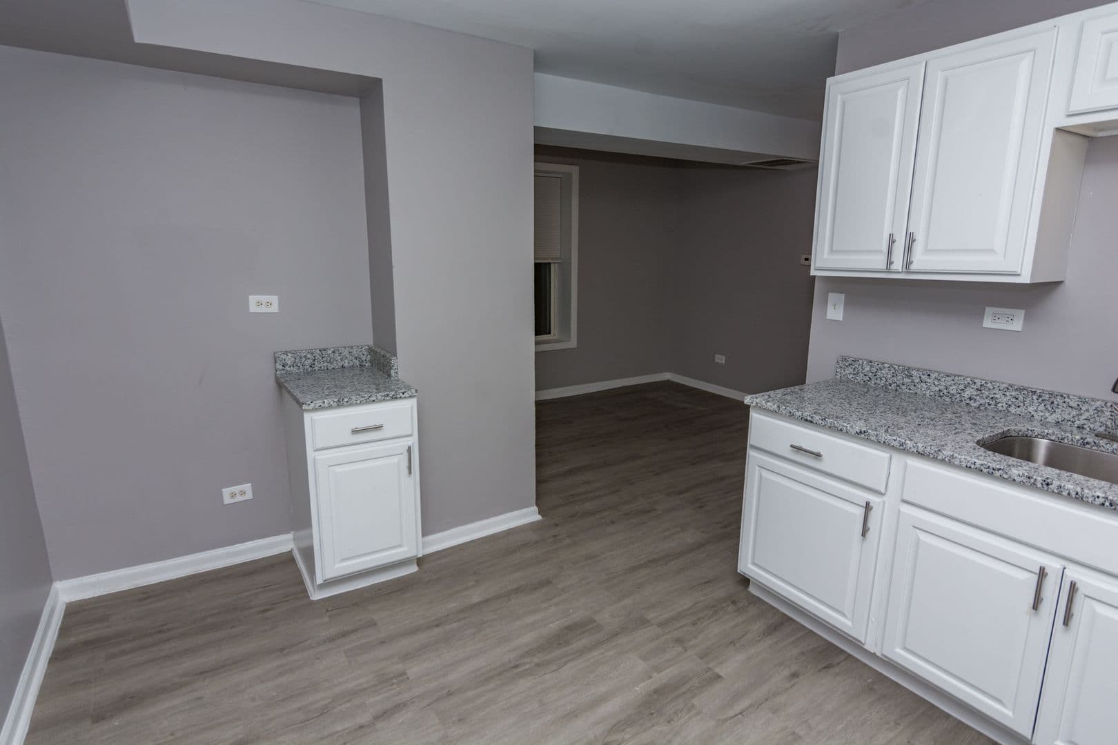 Chicago Apartment: 5334 W Madison Ave