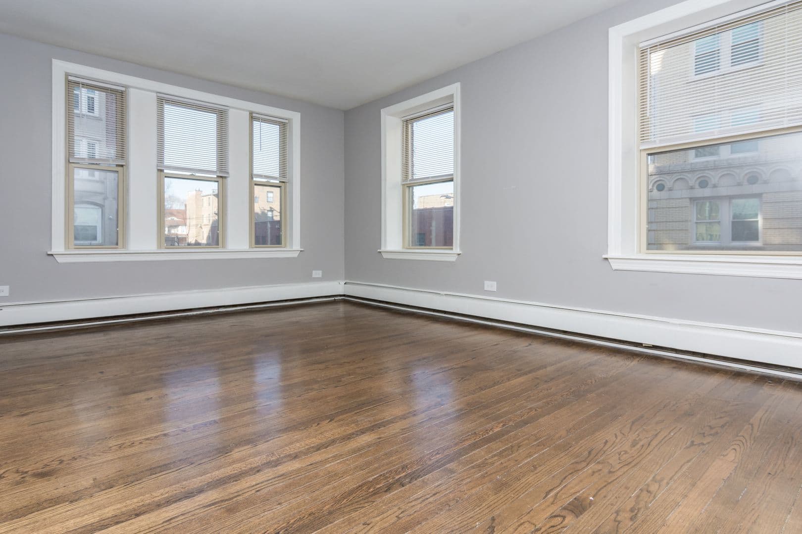 Chicago Apartment: 7130 S Jeffery Blvd