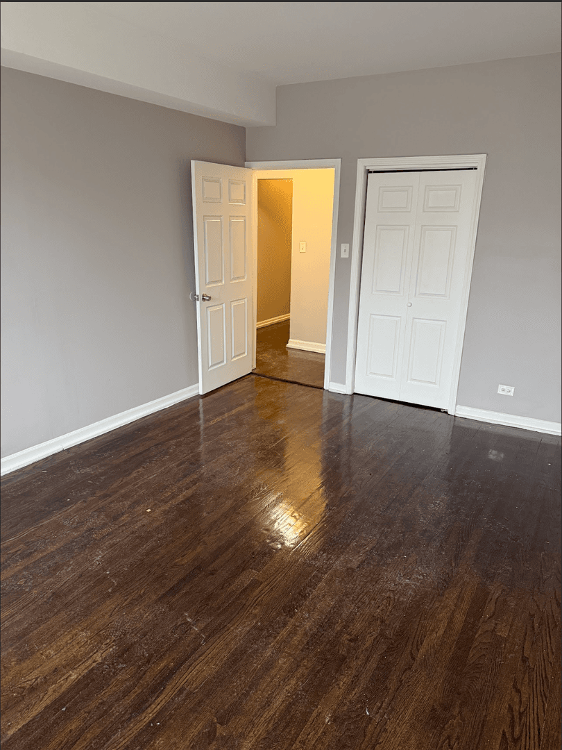 Chicago Apartment: 5030-34 W North Ave