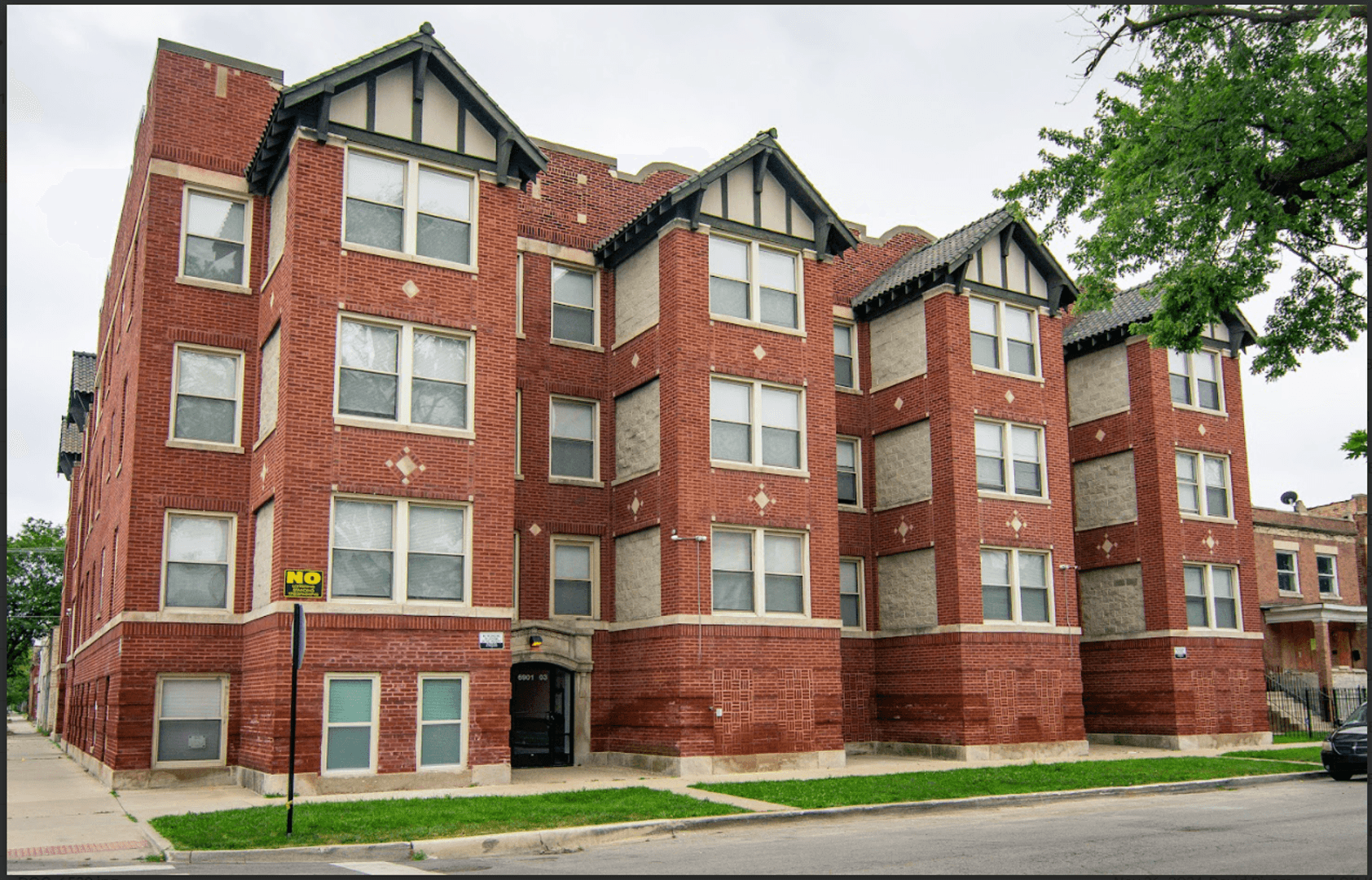 Chicago Apartment: 6901 S Prairie Ave
