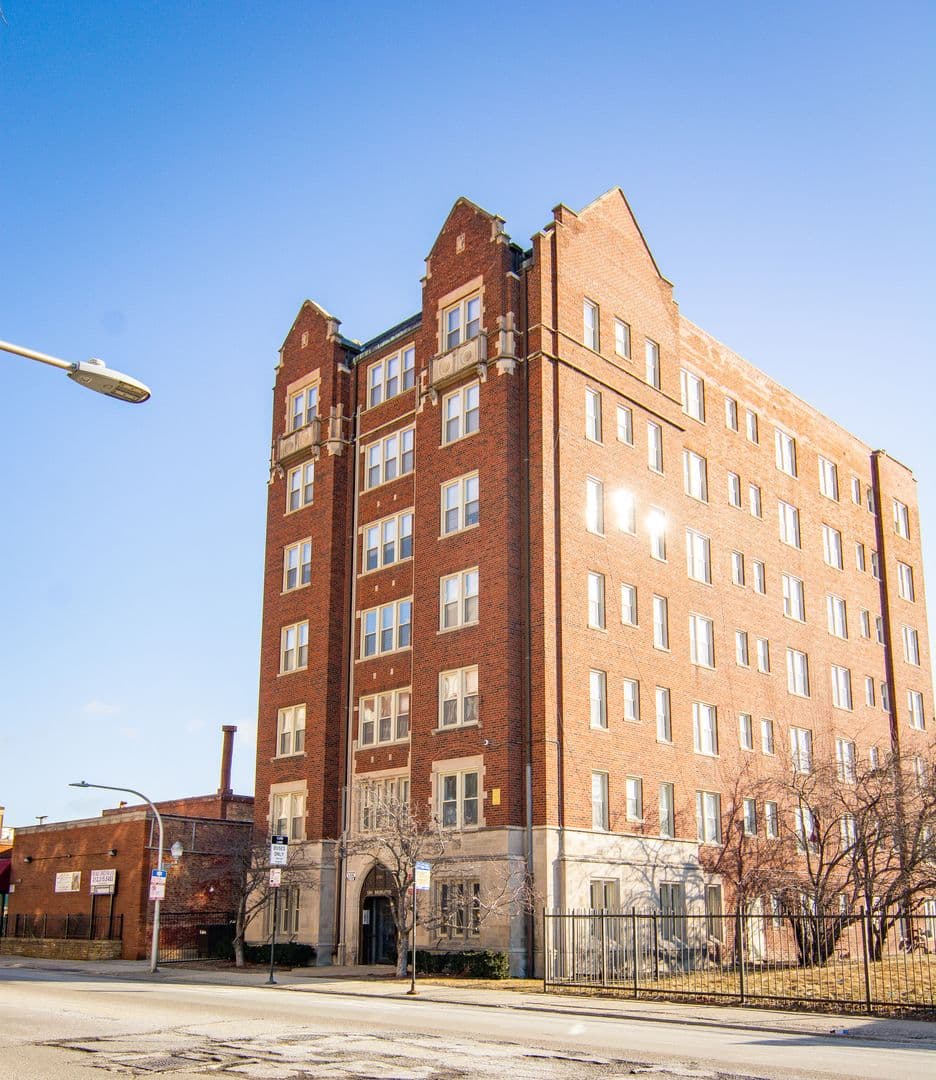 Chicago Apartment: 7147 S Jeffery Blvd