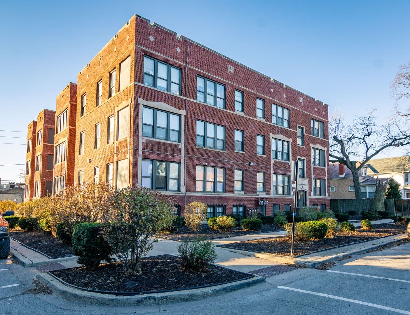 Chicago Apartment: 7436 S Kingston Ave