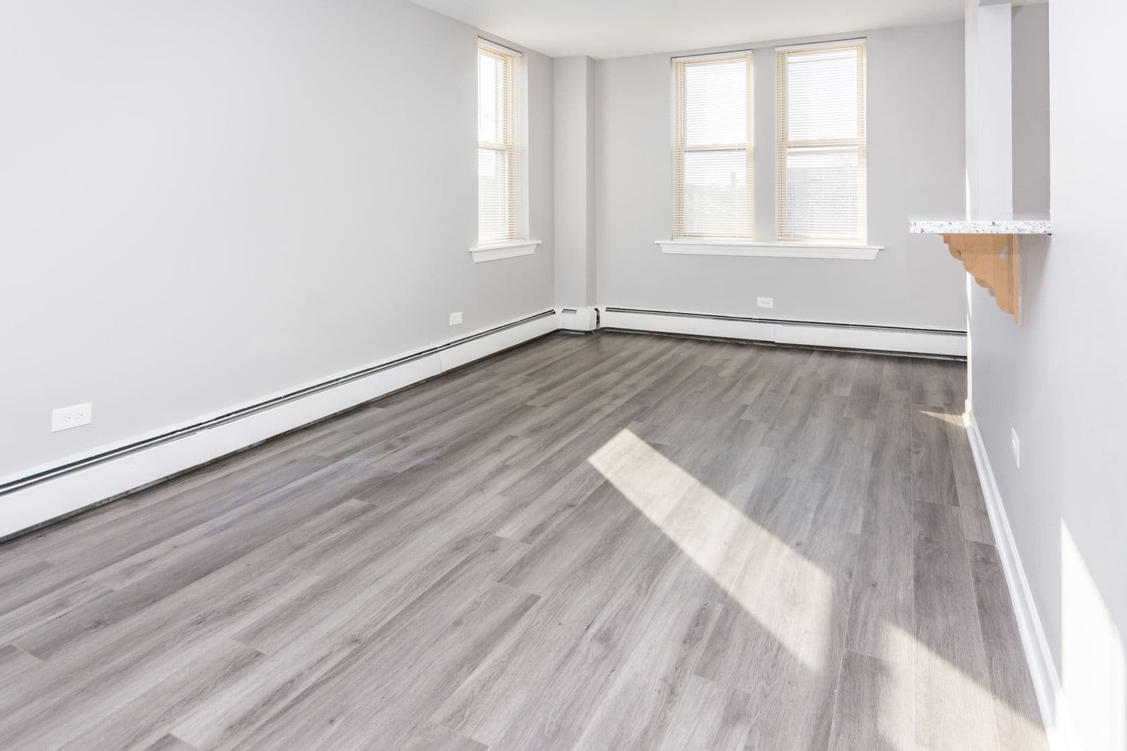 Chicago Apartment: 7147 S Jeffery Blvd
