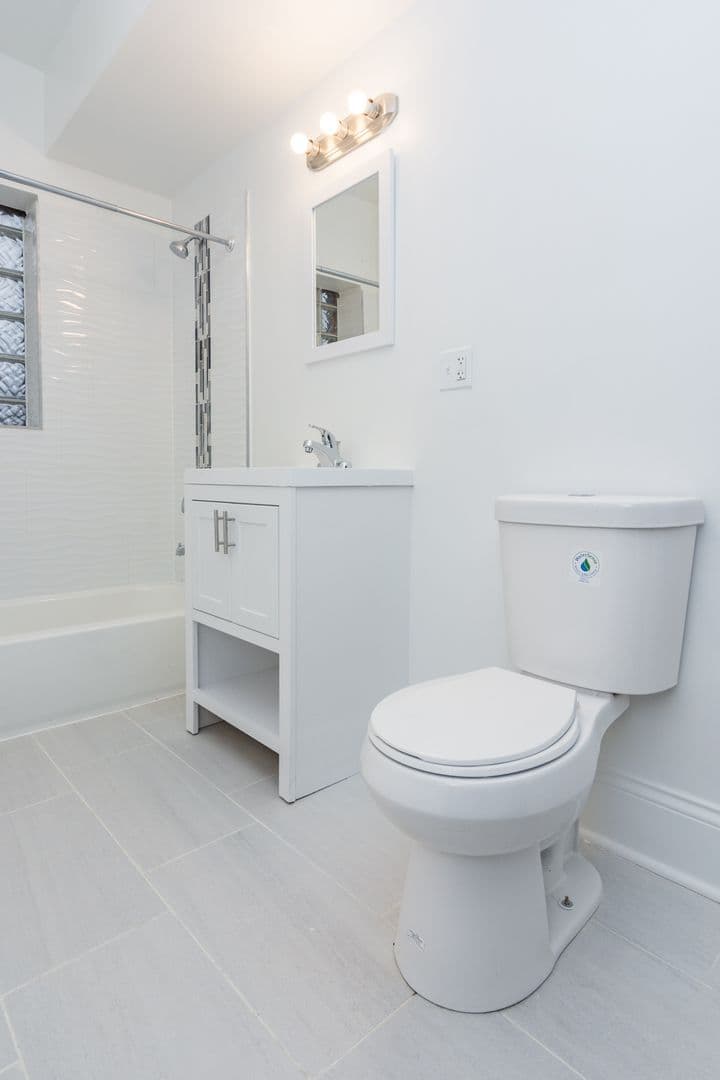 Chicago Apartment: 5758 S Green St