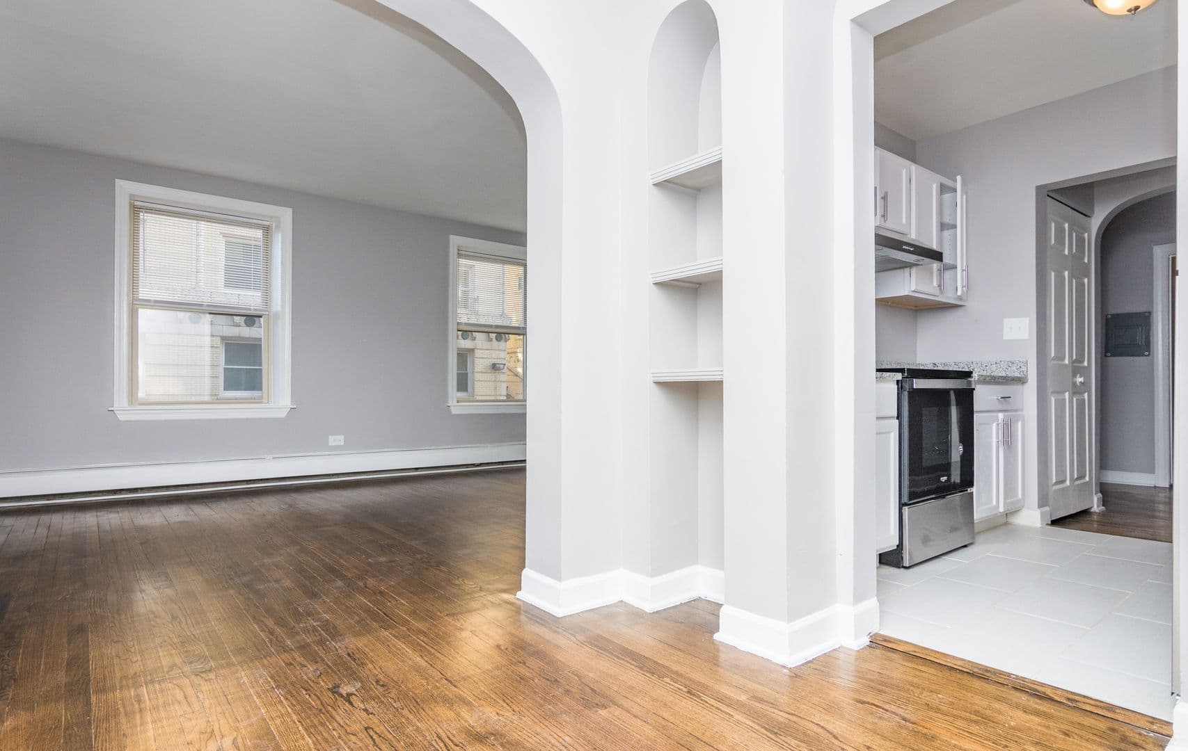Chicago Apartment: 7130 S Jeffery Blvd