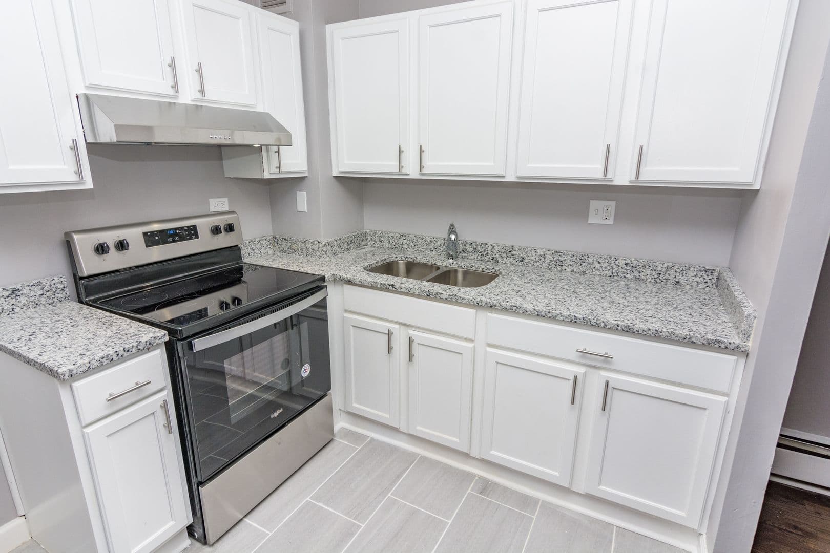 Chicago Apartment: 7130 S Jeffery Blvd