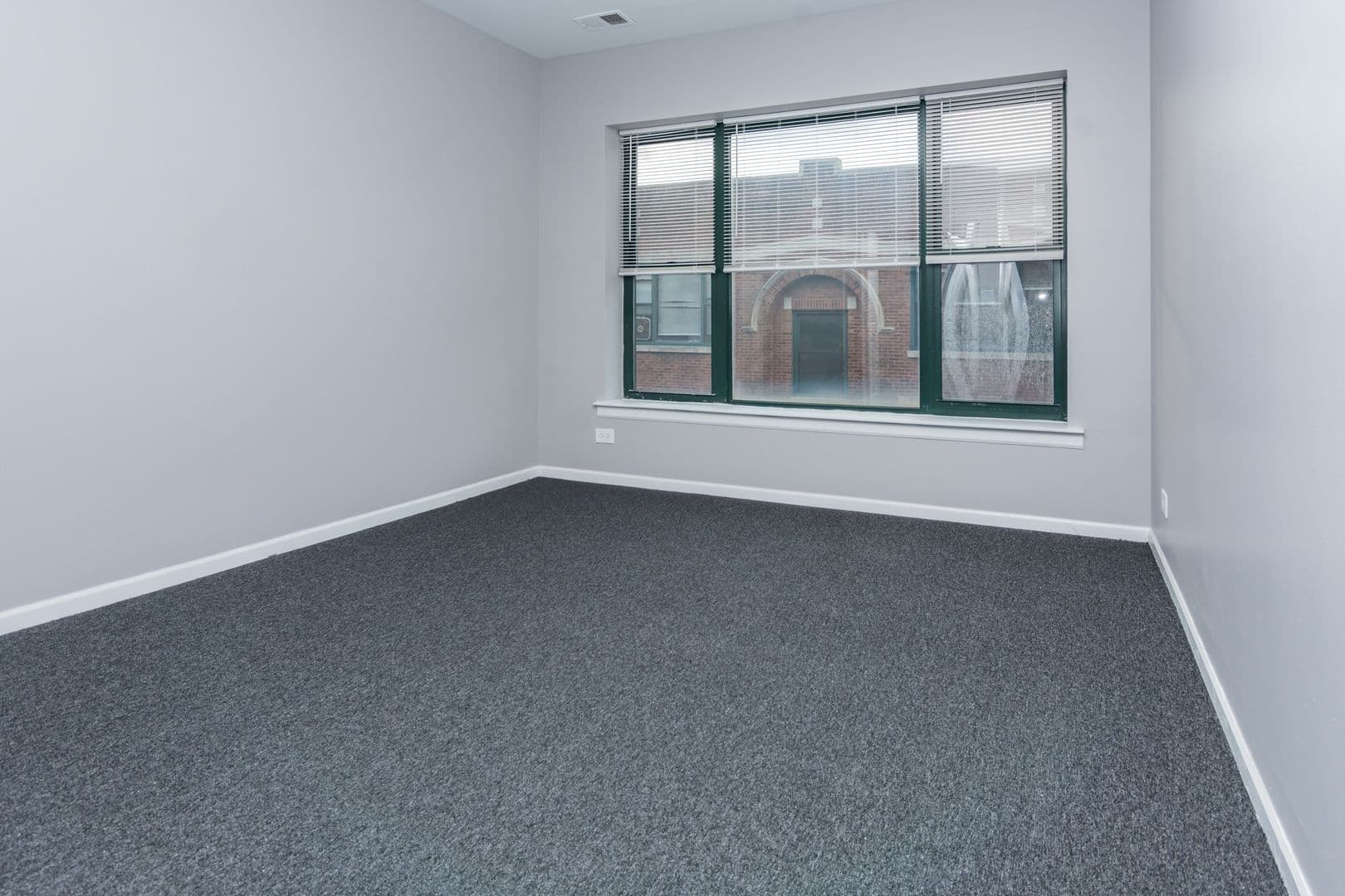Chicago Apartment: 6125 S Indiana Ave