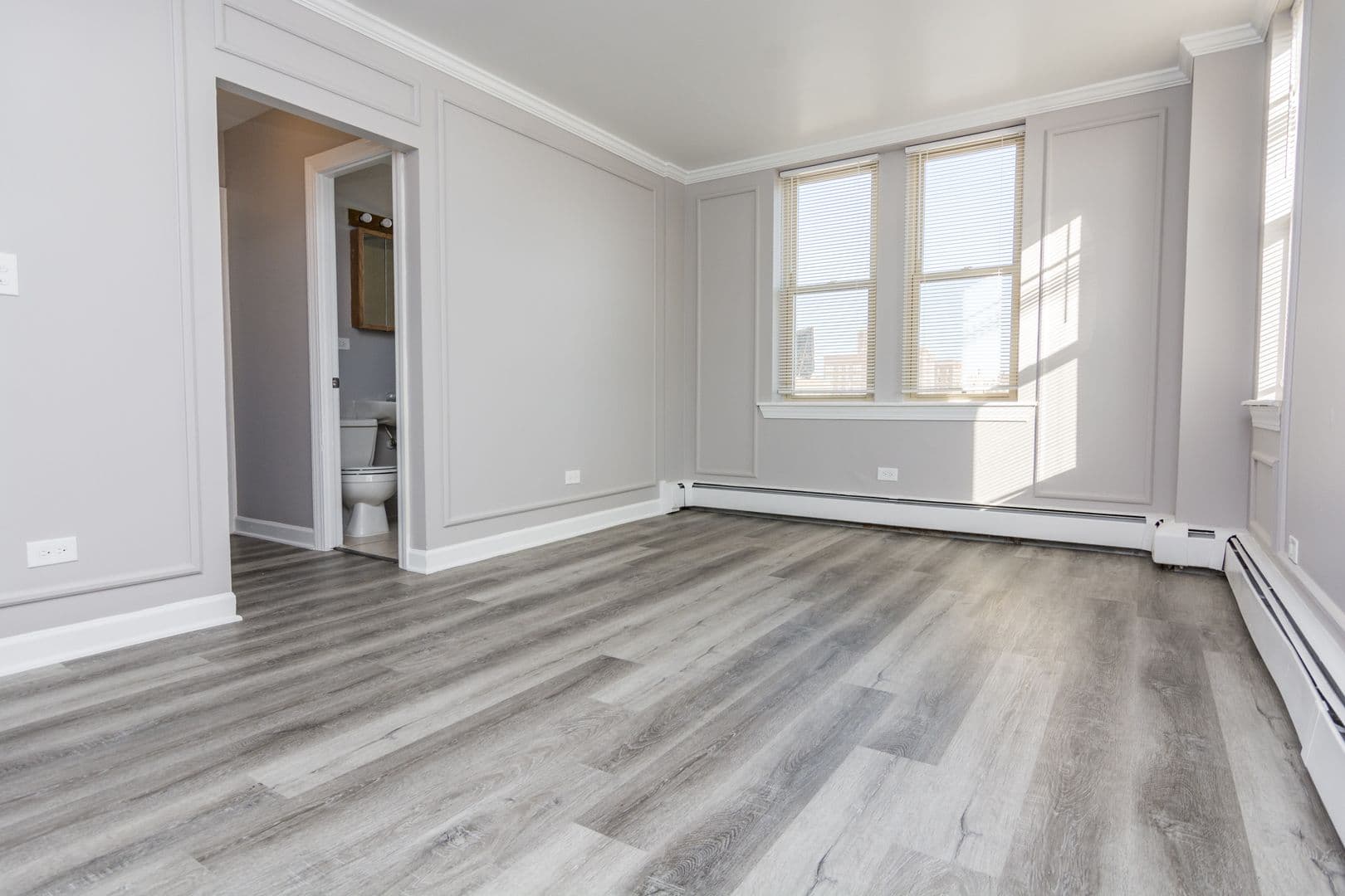 Chicago Apartment: 7147 S Jeffery Blvd