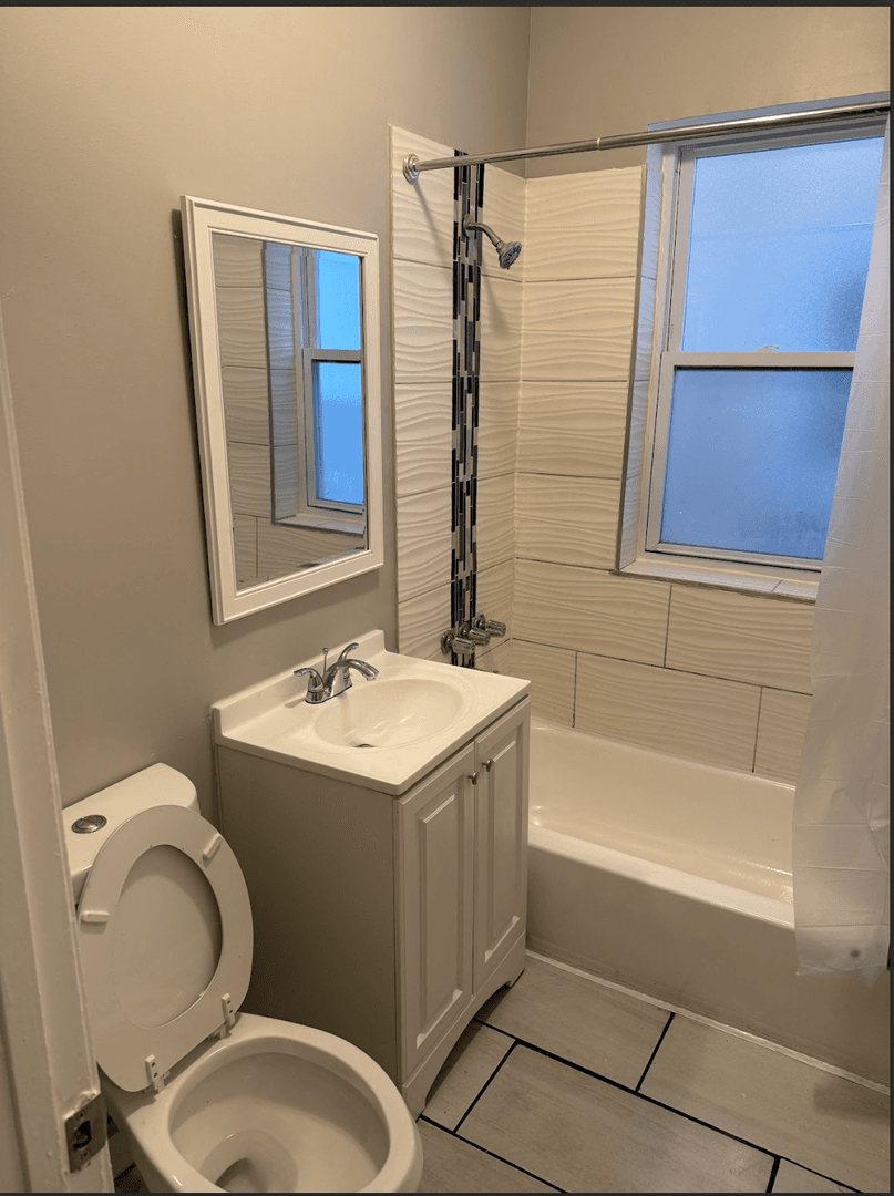 Chicago Apartment: 5030-34 W North Ave