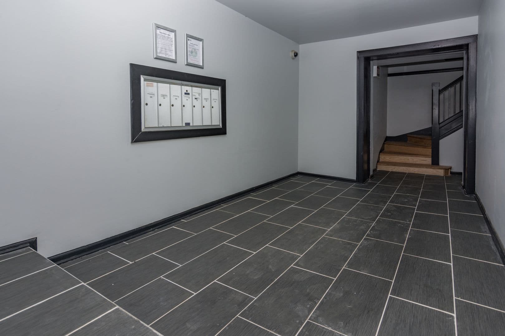 Chicago Apartment: 1131 E 79th Pl