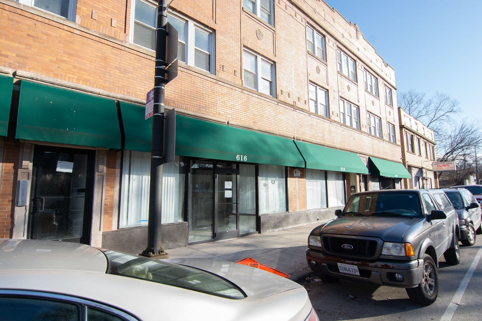 Chicago Apartment: 614 E 71st St