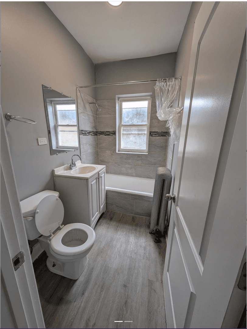 Chicago Apartment: 7030 S Cregier Ave