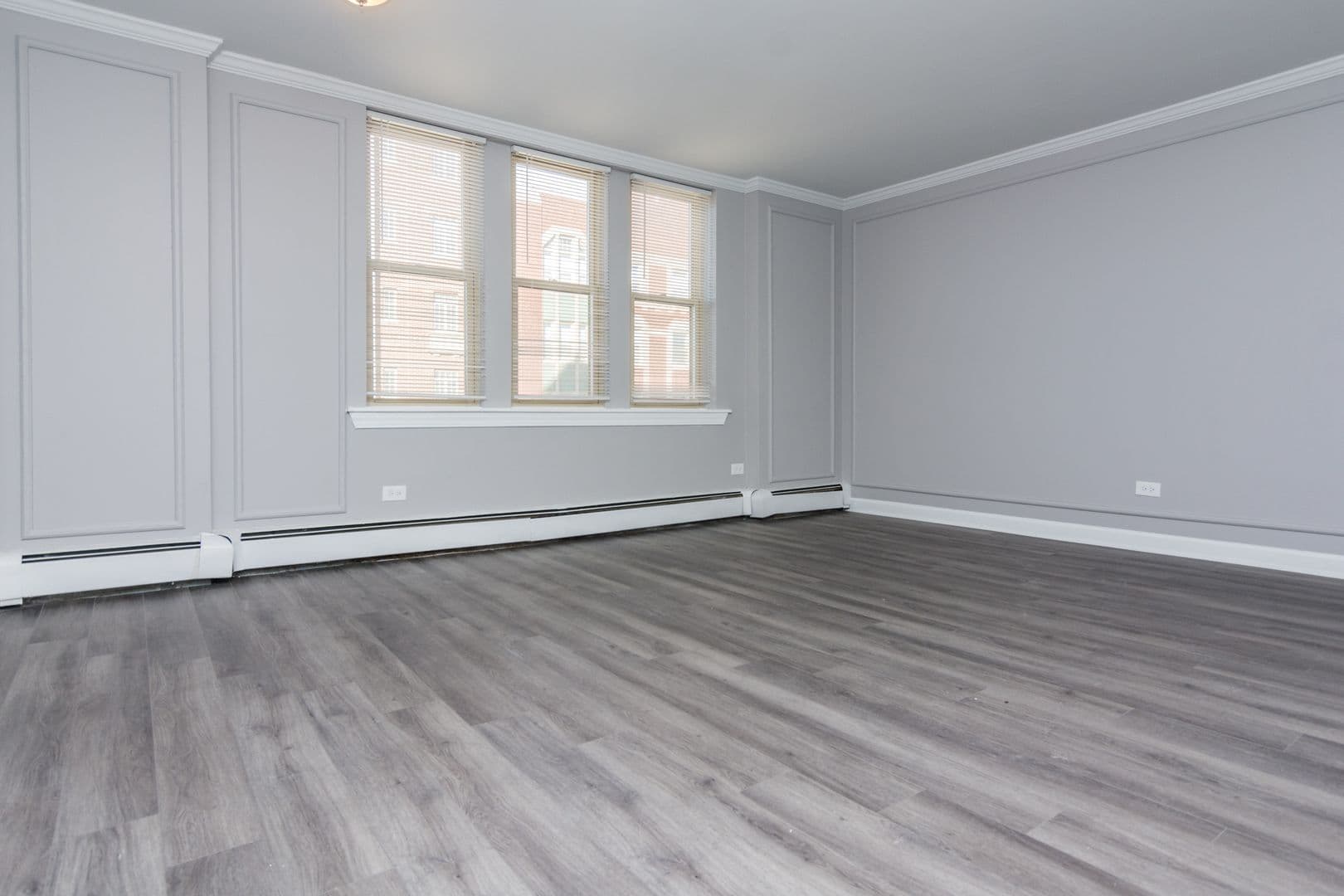 Chicago Apartment: 7147 S Jeffery Blvd