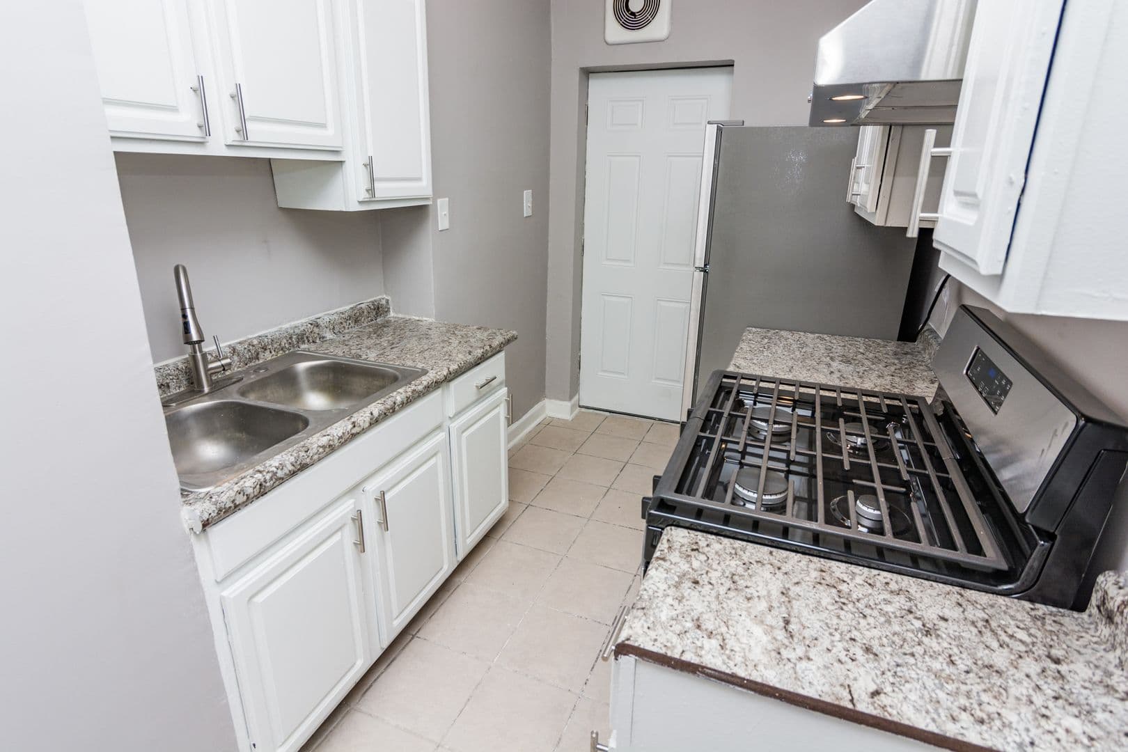 Chicago Apartment: 7436 S Kingston Ave