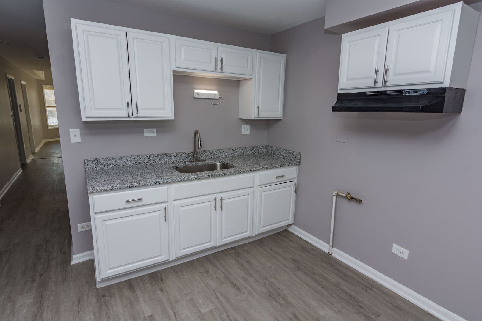 Chicago Apartment: 5334 W Madison Ave