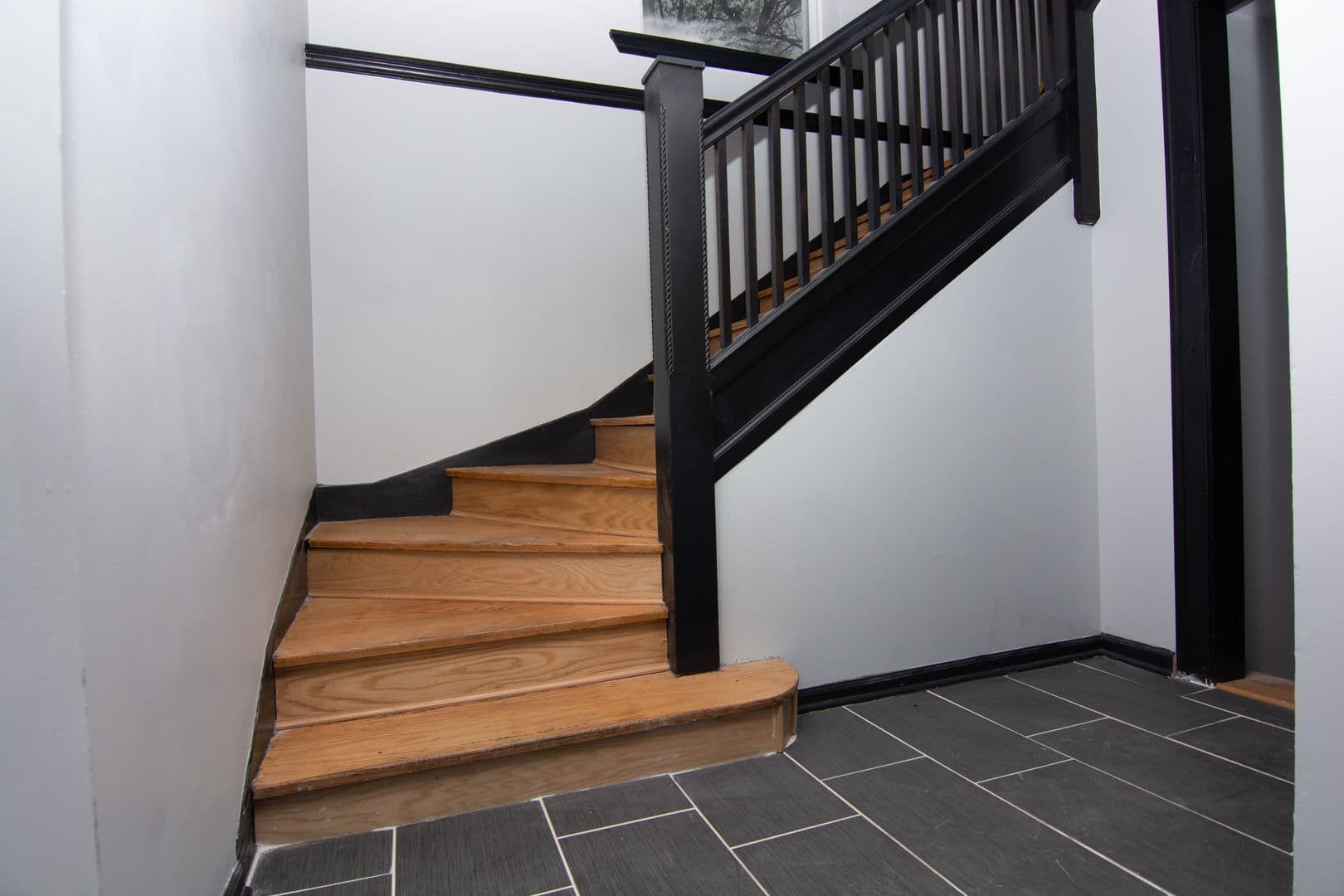 Chicago Apartment: 1131 E 79th Pl