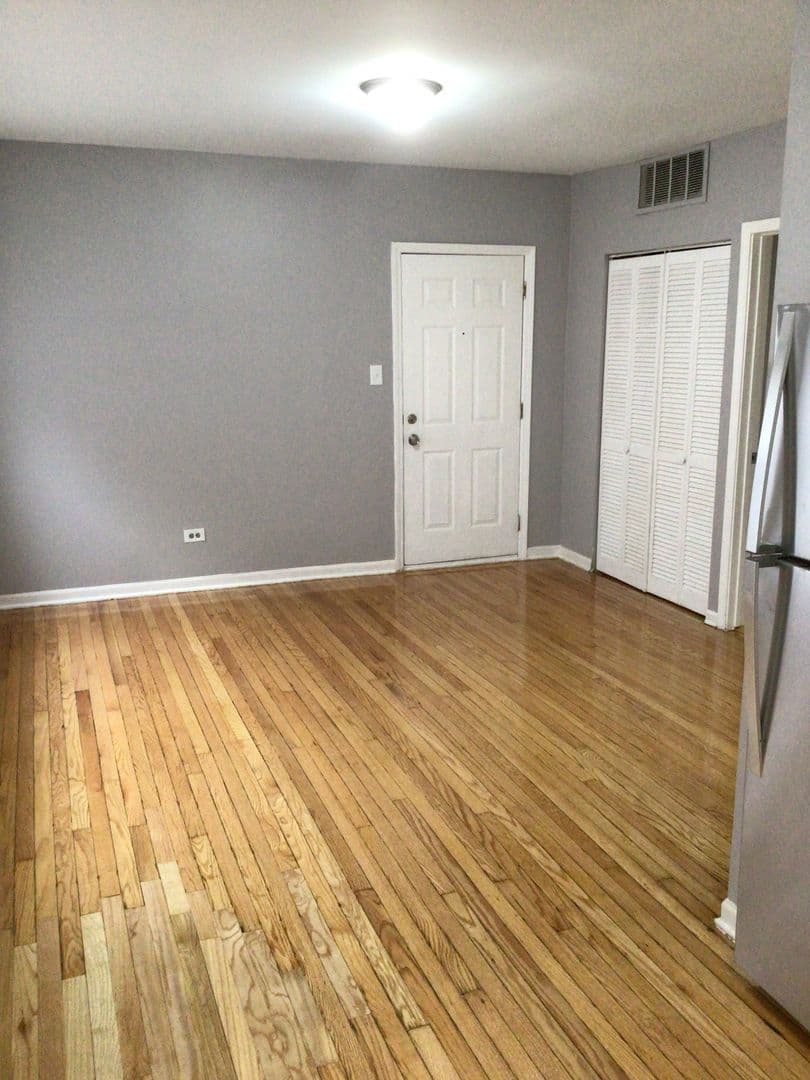 Chicago Apartment: 7020 S Cregier Ave