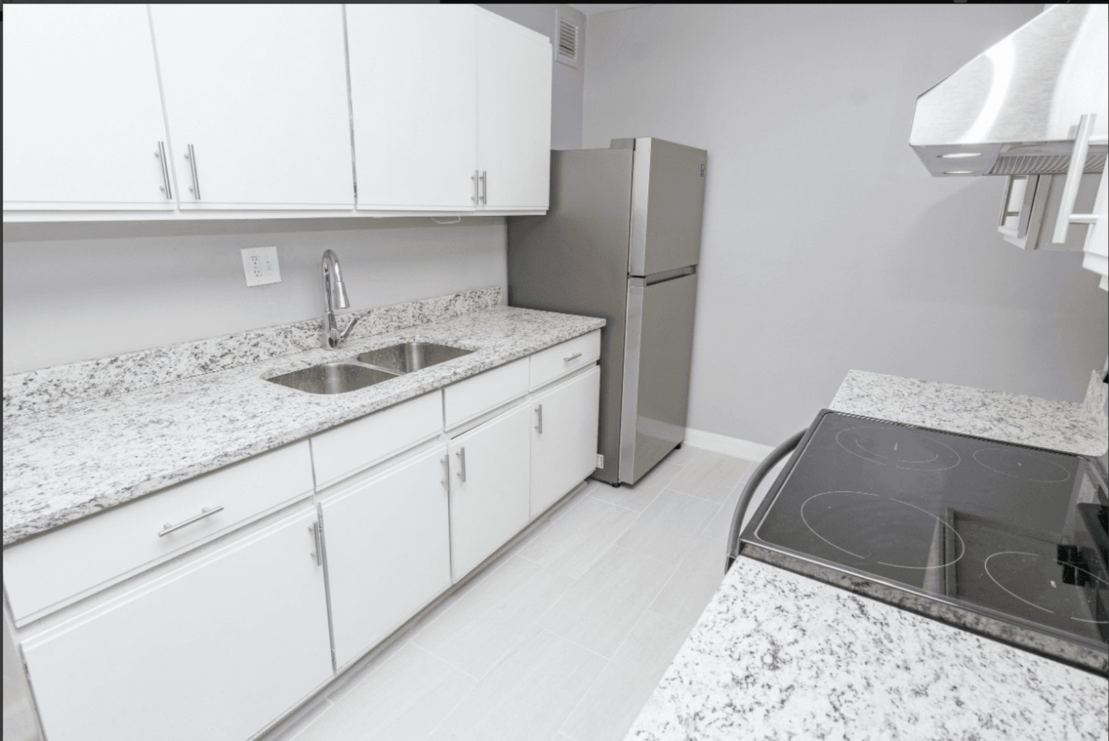 Chicago Apartment: 1962 E 71st Pl