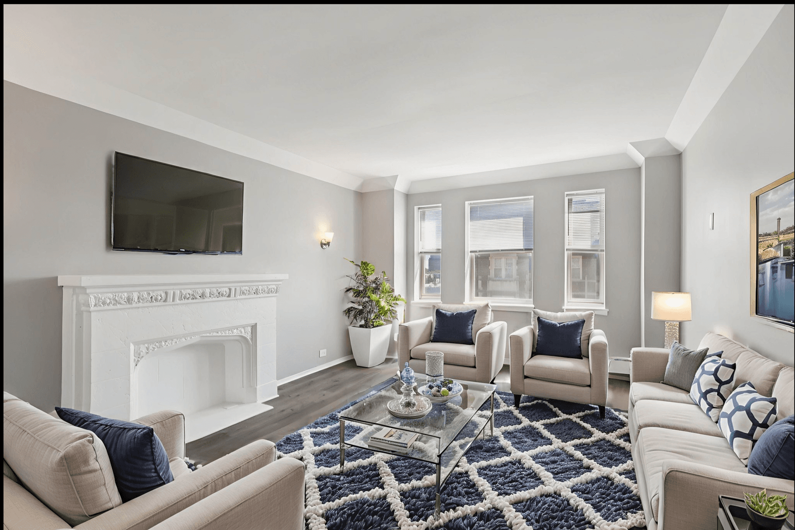 Chicago Apartment: 7144 S Jeffery Blvd