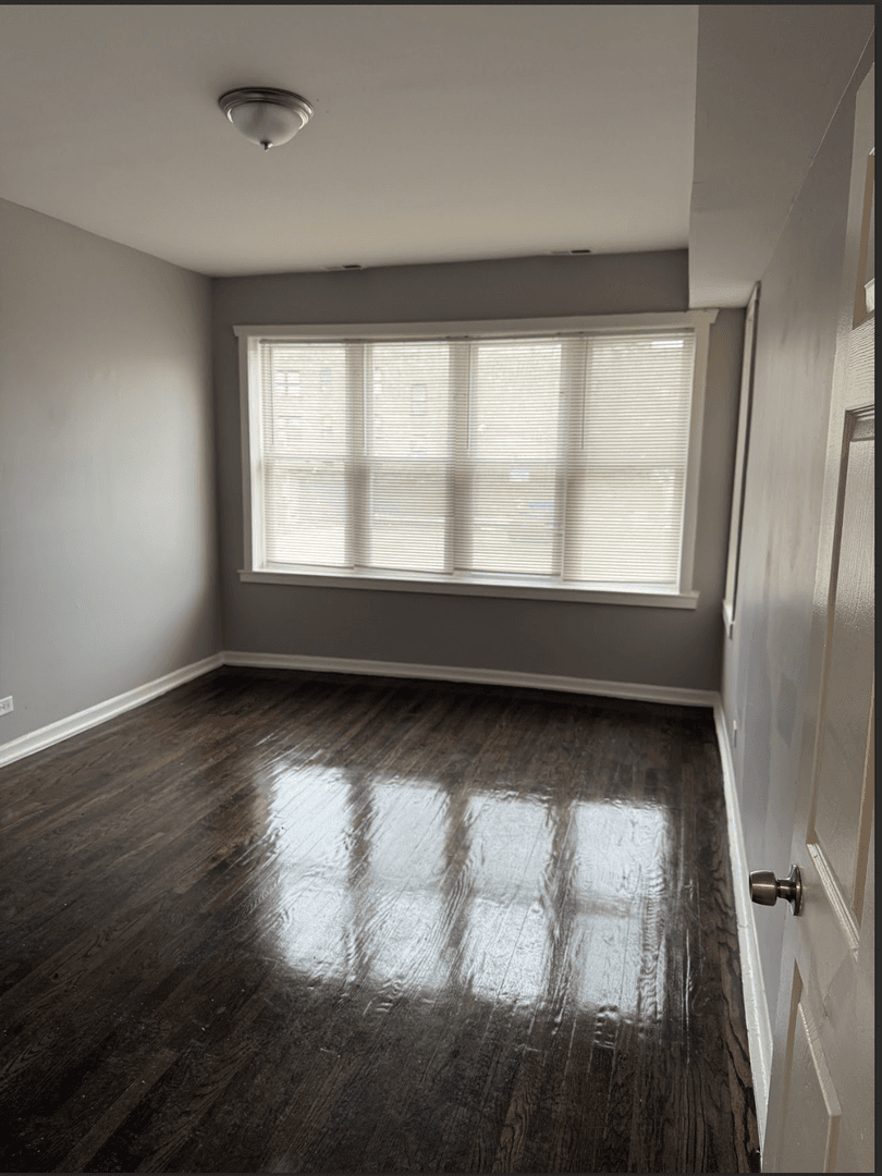 Chicago Apartment: 5030-34 W North Ave