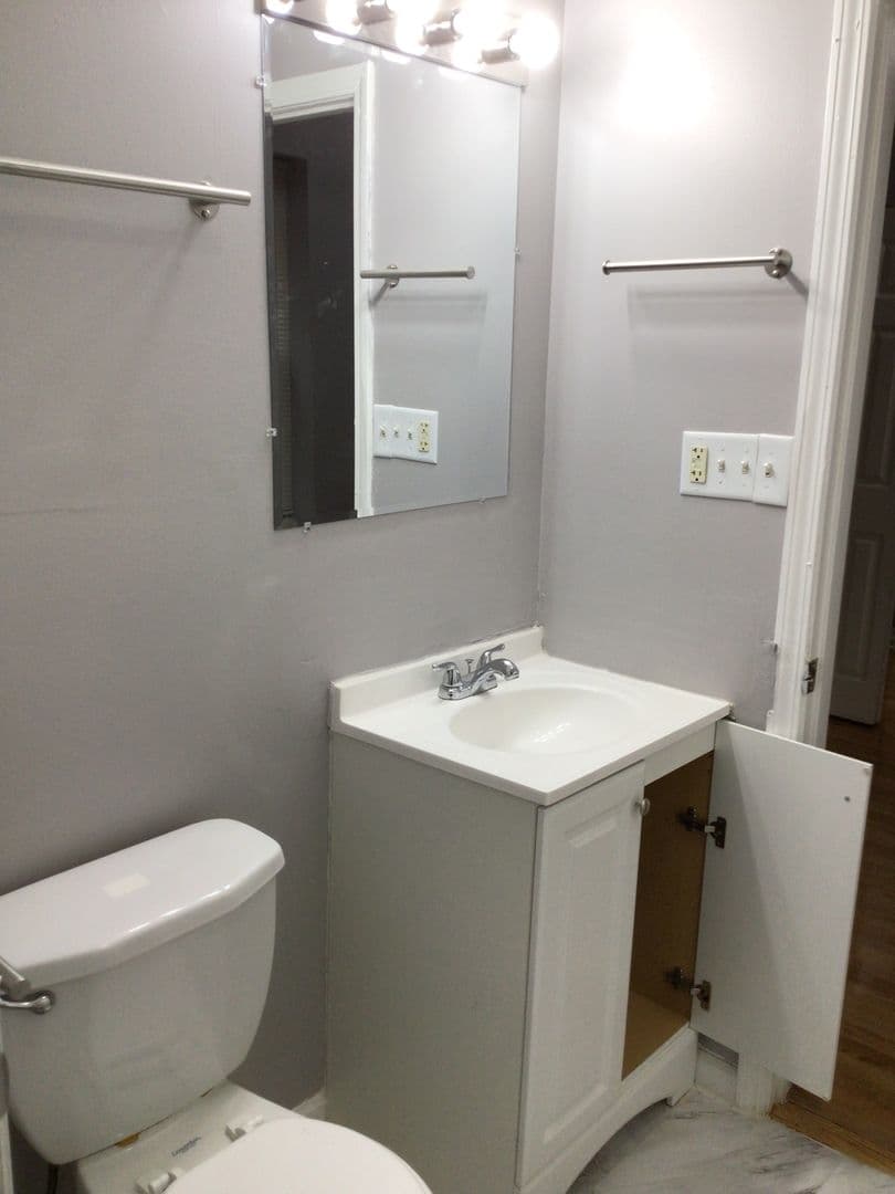 Chicago Apartment: 7020 S Cregier Ave