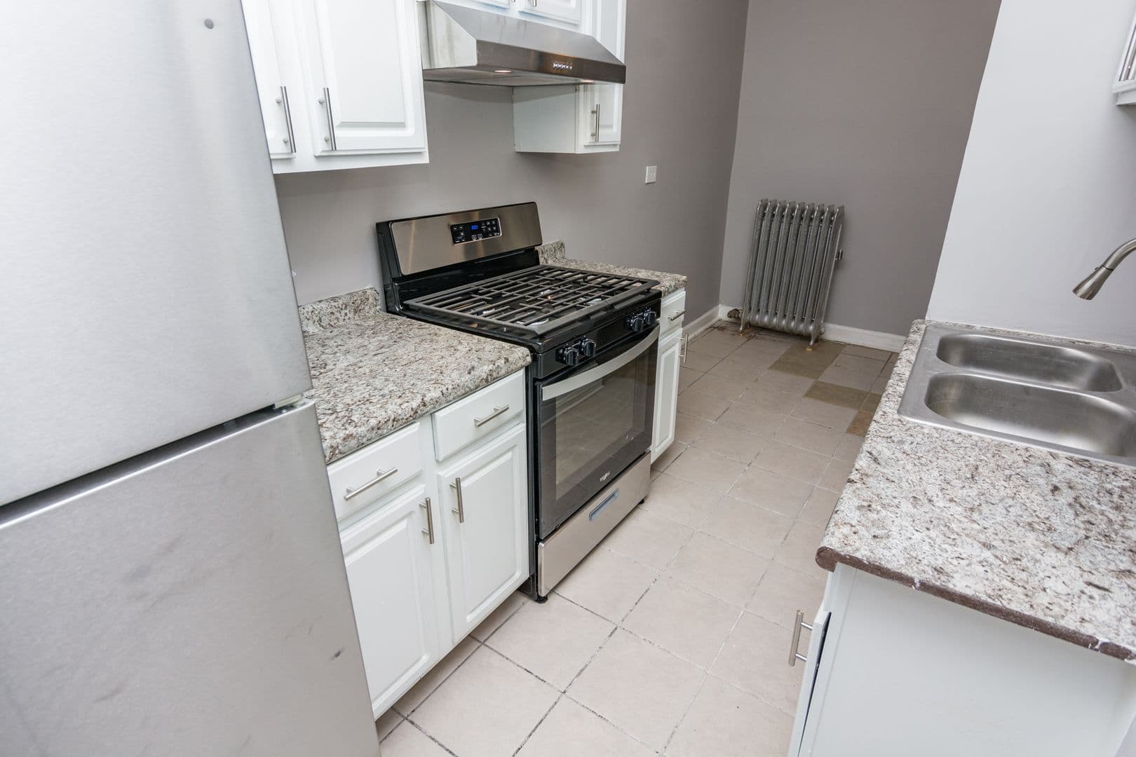 Chicago Apartment: 7436 S Kingston Ave