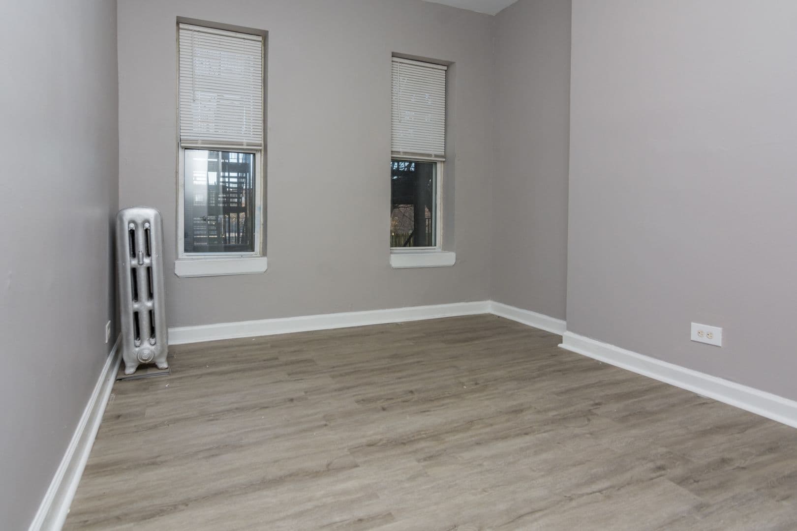 Chicago Apartment: 7436 S Kingston Ave