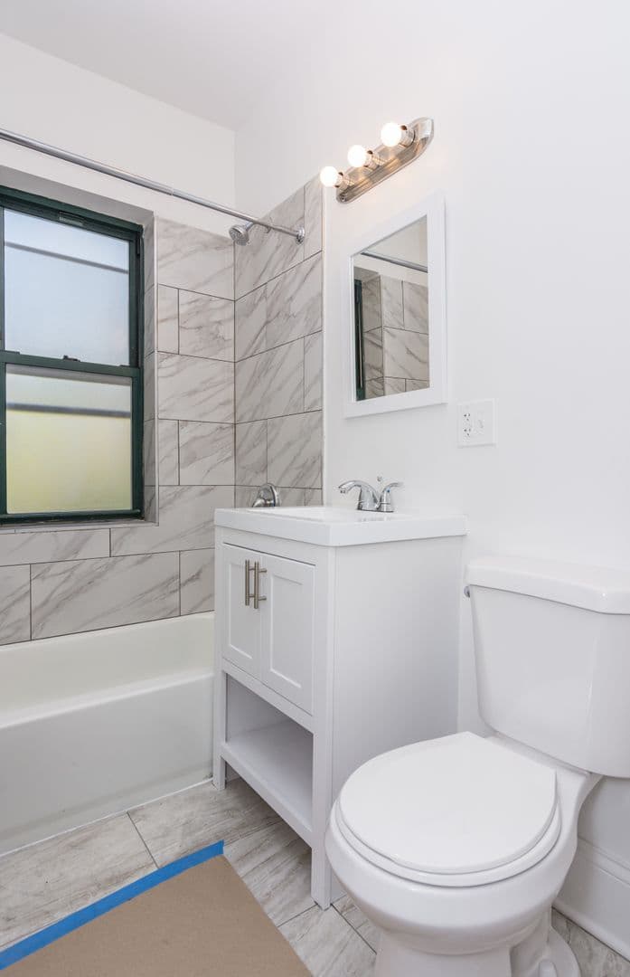 Chicago Apartment: 6700 S. Constance Ave