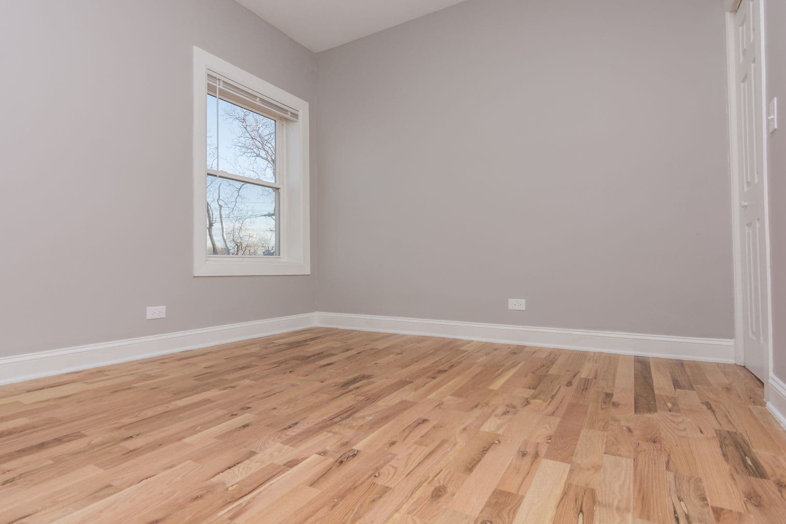 Chicago Apartment: 614 E 71st St