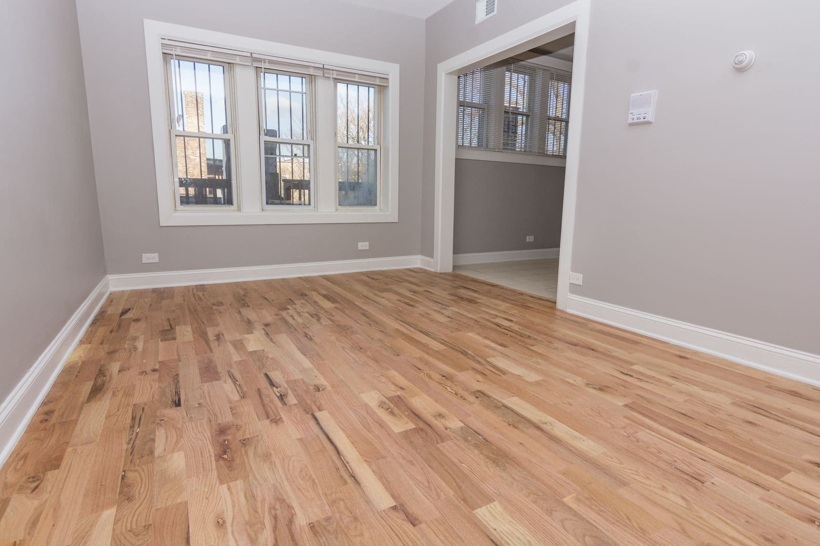 Chicago Apartment: 614 E 71st St