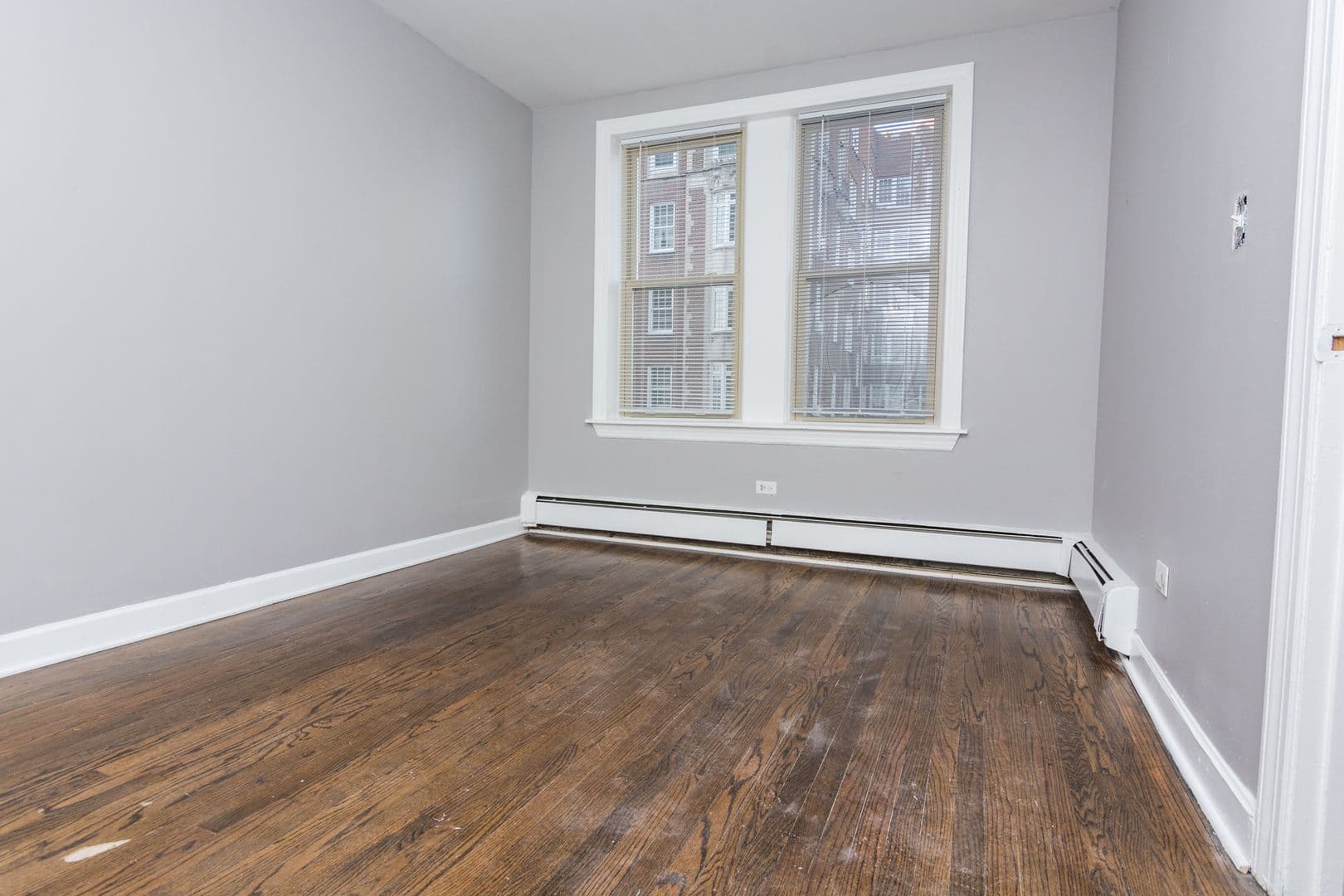 Chicago Apartment: 7130 S Jeffery Blvd