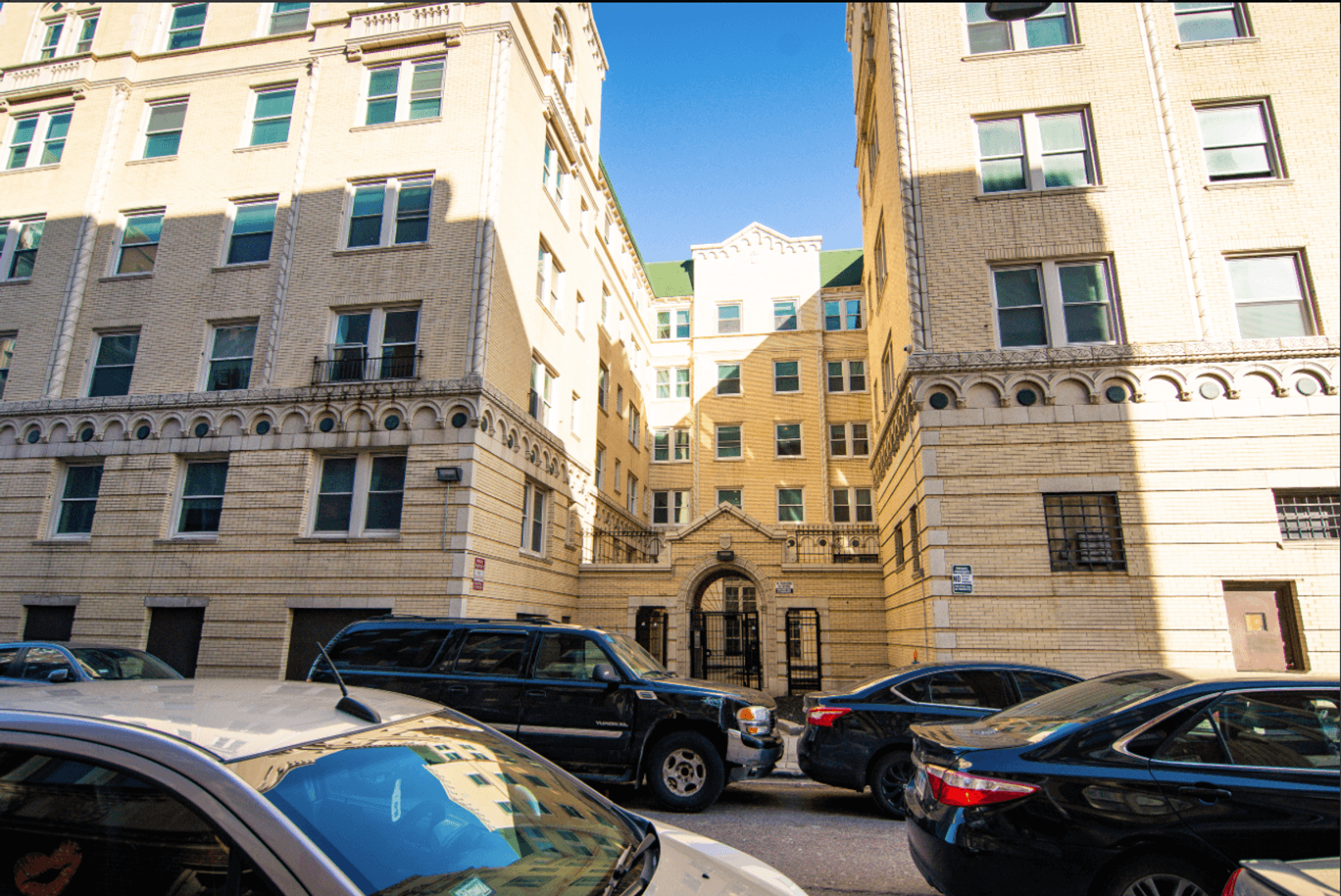 Chicago Apartment: 1962 E 71st Pl