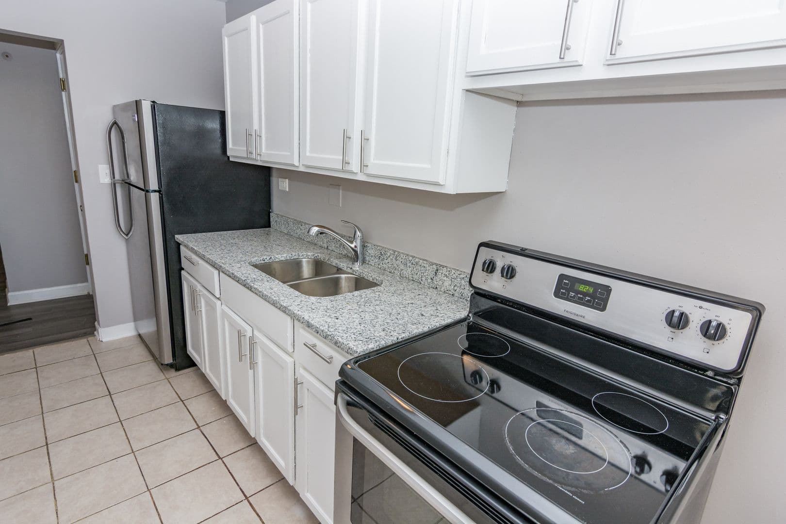 Chicago Apartment: 7147 S Jeffery Blvd