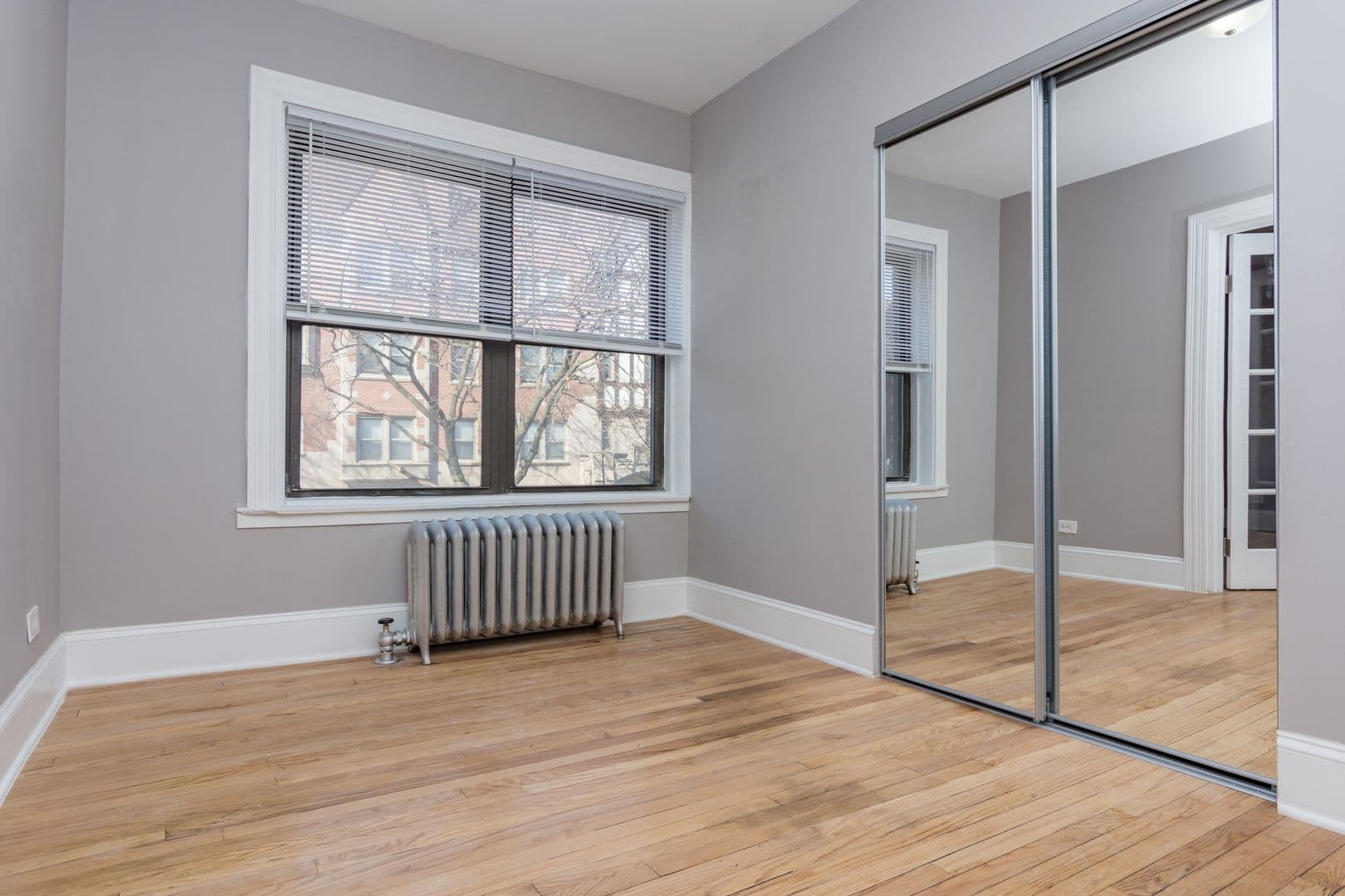 Chicago Apartment: 8209 S Ellis Avenue