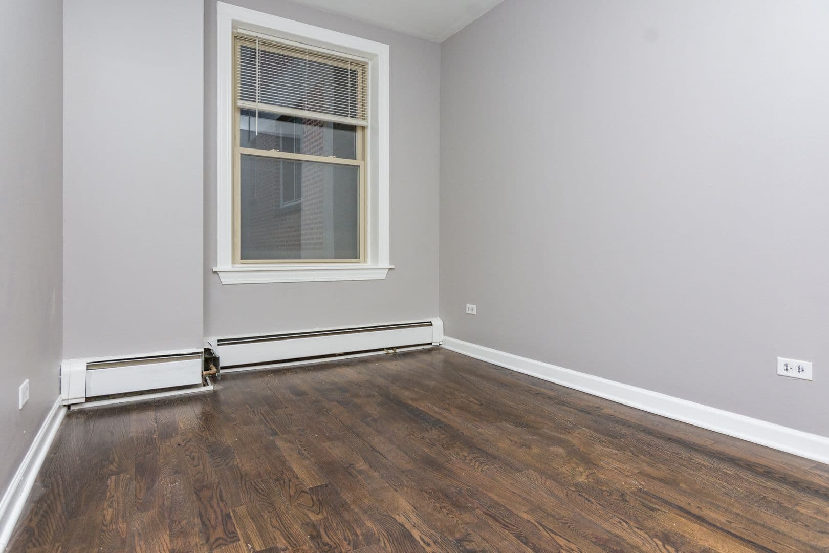 Chicago Apartment: 7130 S Jeffery Blvd